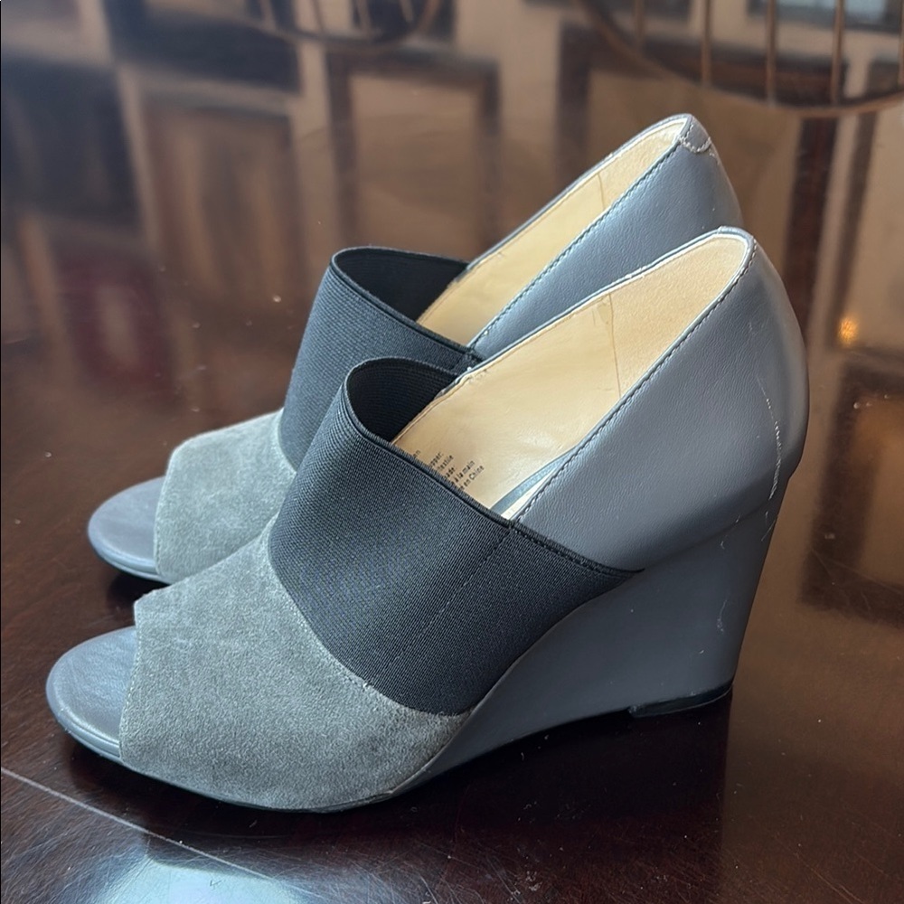 🥿Karl Lagerfeld suede and leather Black and Gray Wedge Peep-Toe Shoes darci